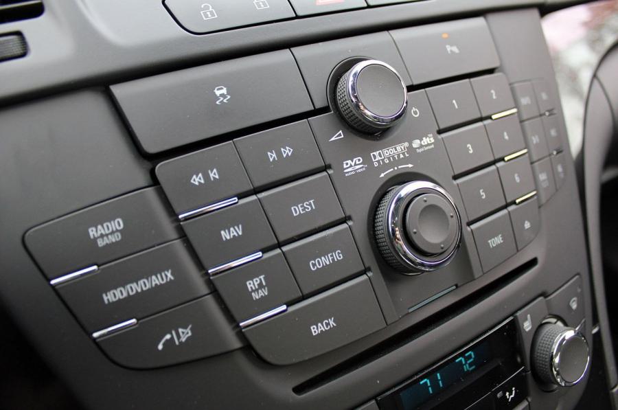  Buick Regal CXL 2011 года  (фото 18 из 47)
